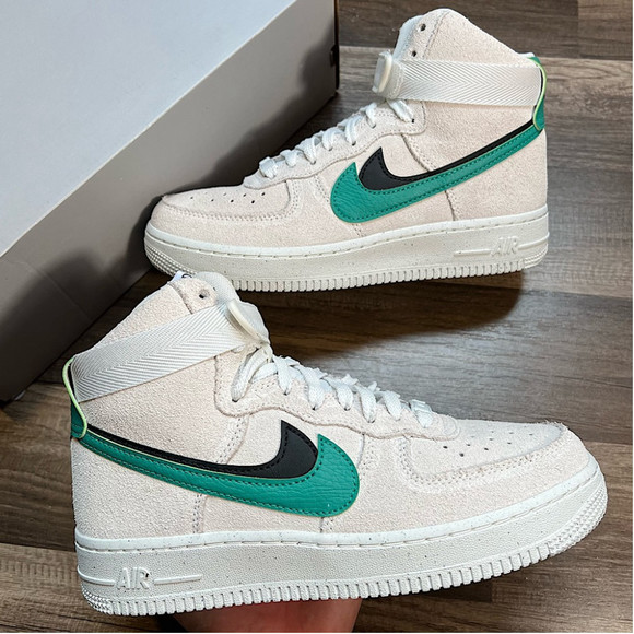 Nike Shoes - Nike Air Force 1 Hi